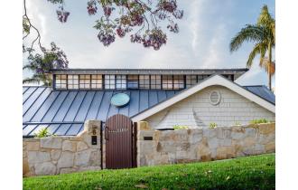 LIVING CONSTRUCTIONS BELLEVUE HILL