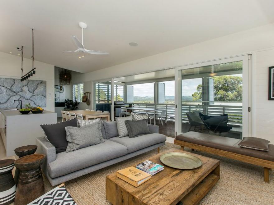 TODD KNAUS BYRON BAY