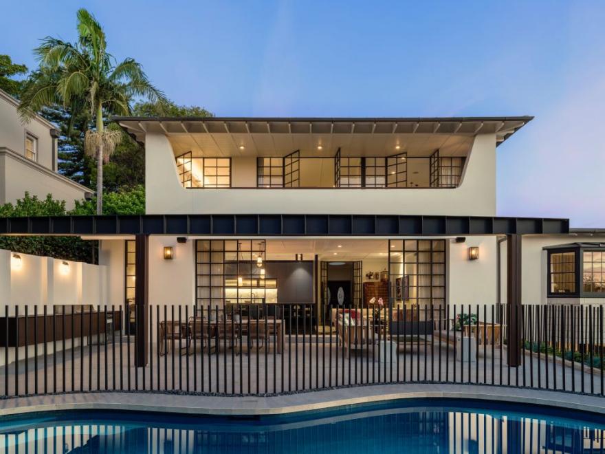 LIVING CONSTRUCTIONS BELLEVUE HILL