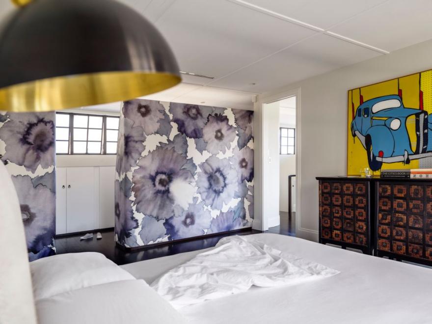 LIVING CONSTRUCTIONS BELLEVUE HILL