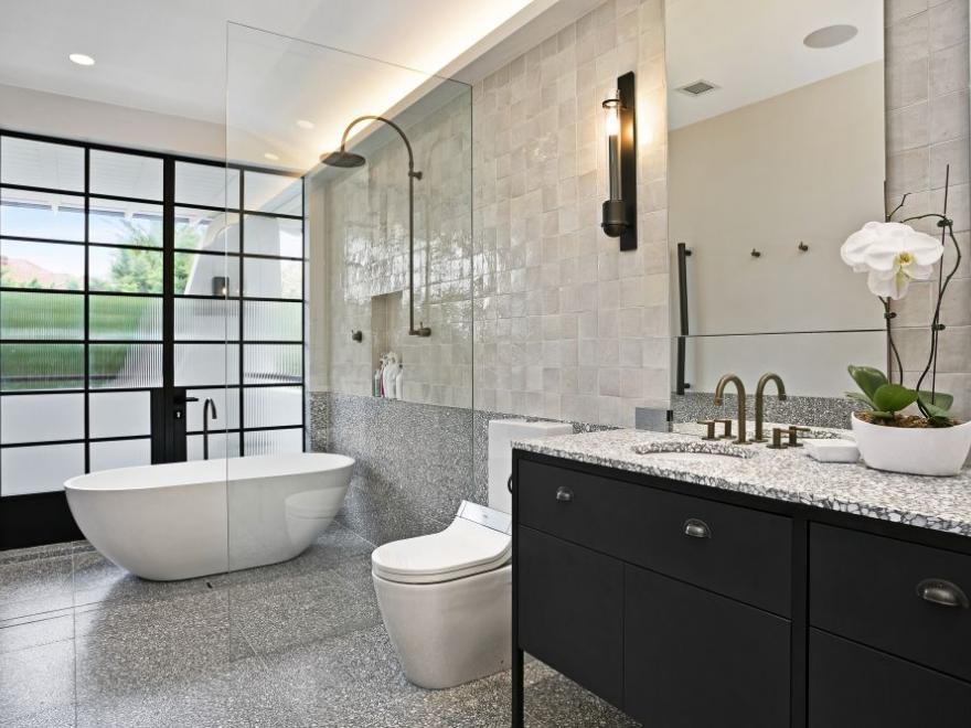 LIVING CONSTRUCTIONS BELLEVUE HILL