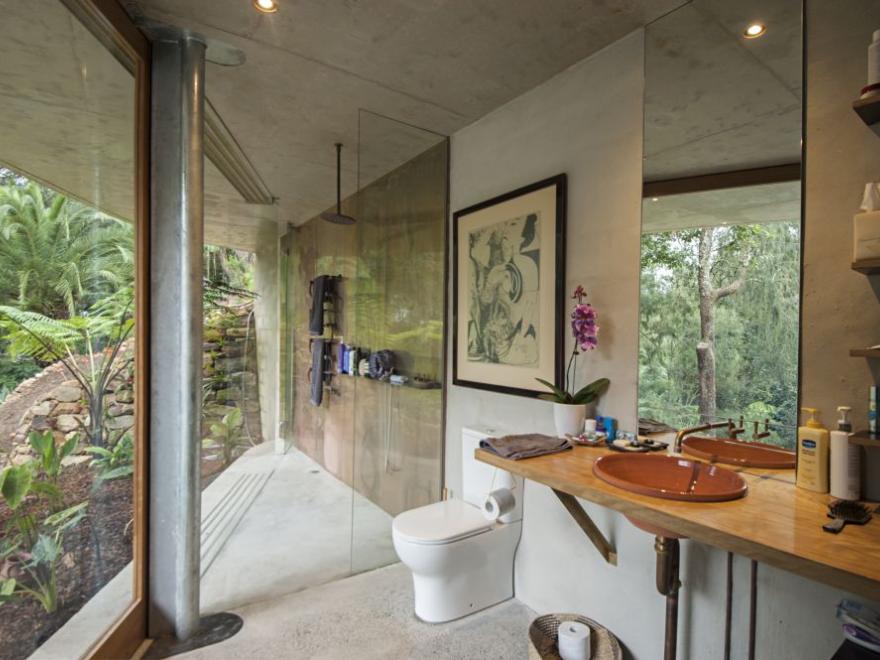 CAPITAL CONSTRUCTION & REFURBISHING BAYVIEW