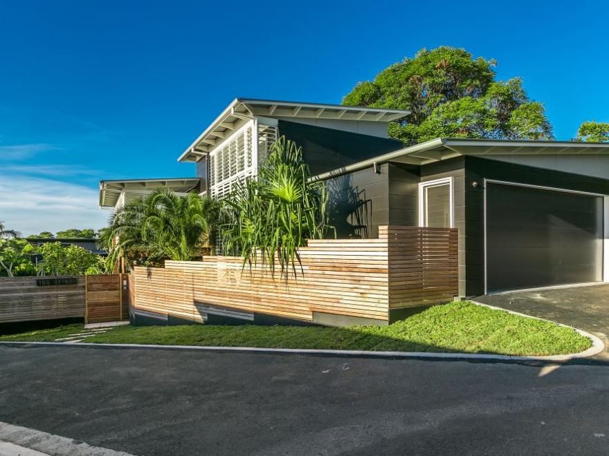 TODD KNAUS BYRON BAY