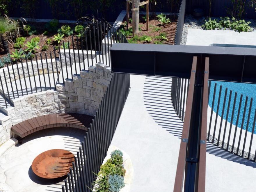 LIVING CONSTRUCTIONS BELLEVUE HILL