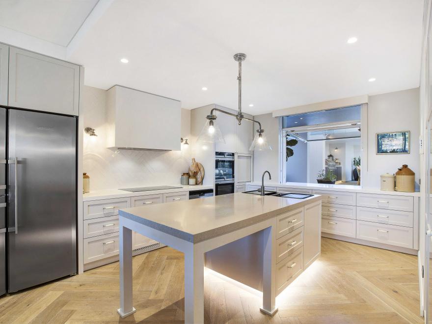 BRONXX CONSTRUCTIONS