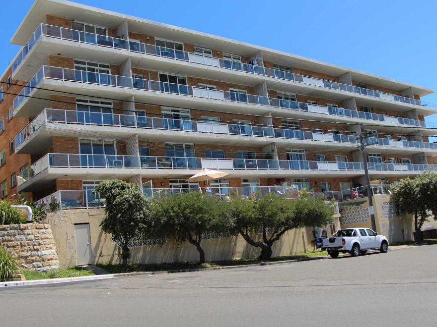 HI-PAC CONSTRUCTIONS PTY LTD