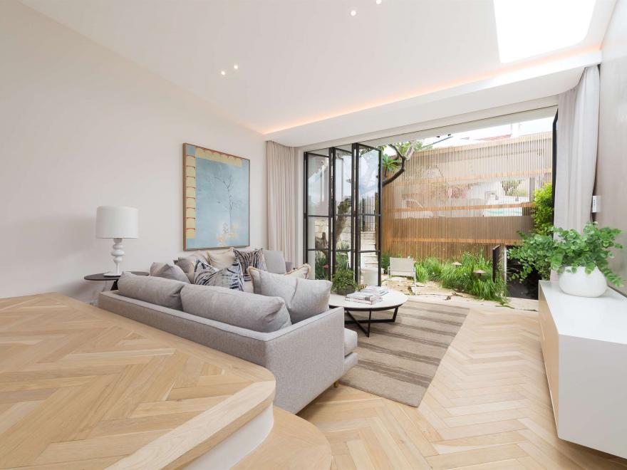 HUNTSMAN CONSTRUCTIONS