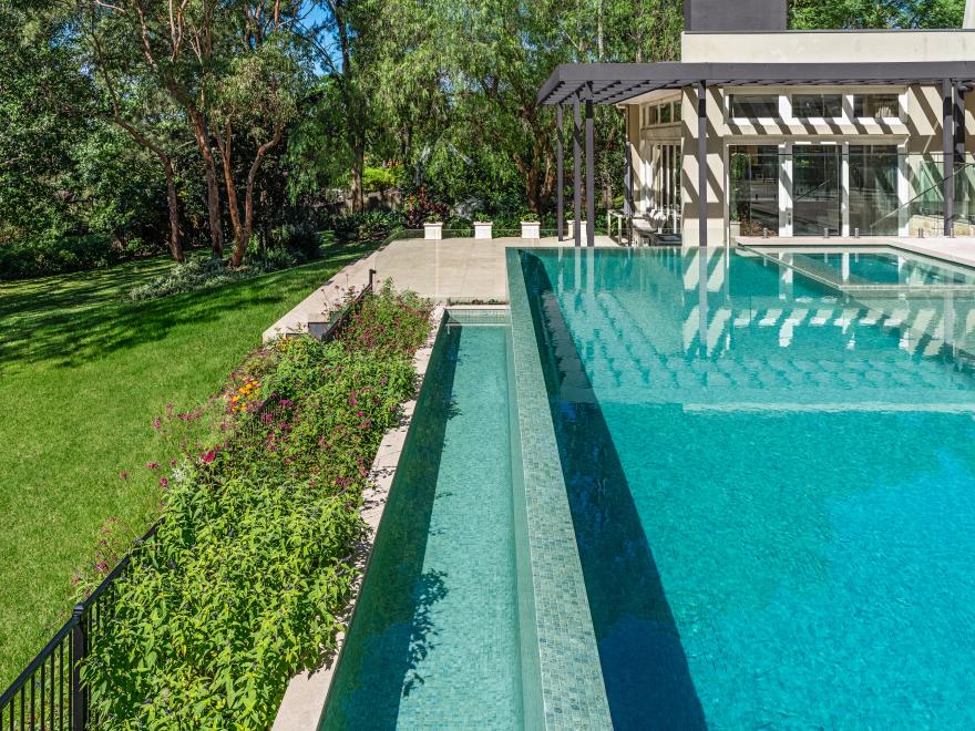 KMD The Outdoor Construction Company